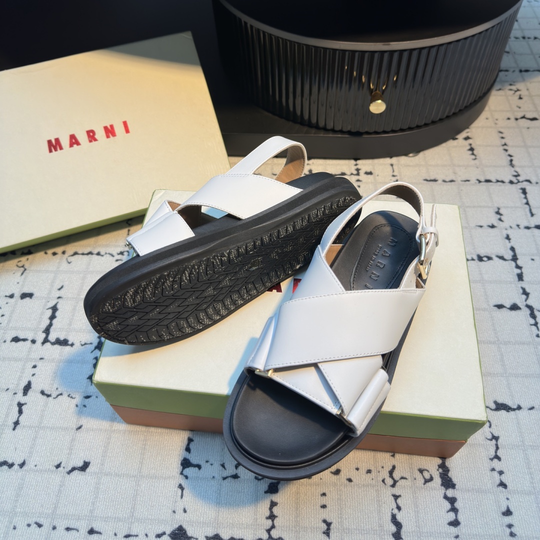 MARNI｜マルニ 春夏定番のフスベットシリーズ クロス