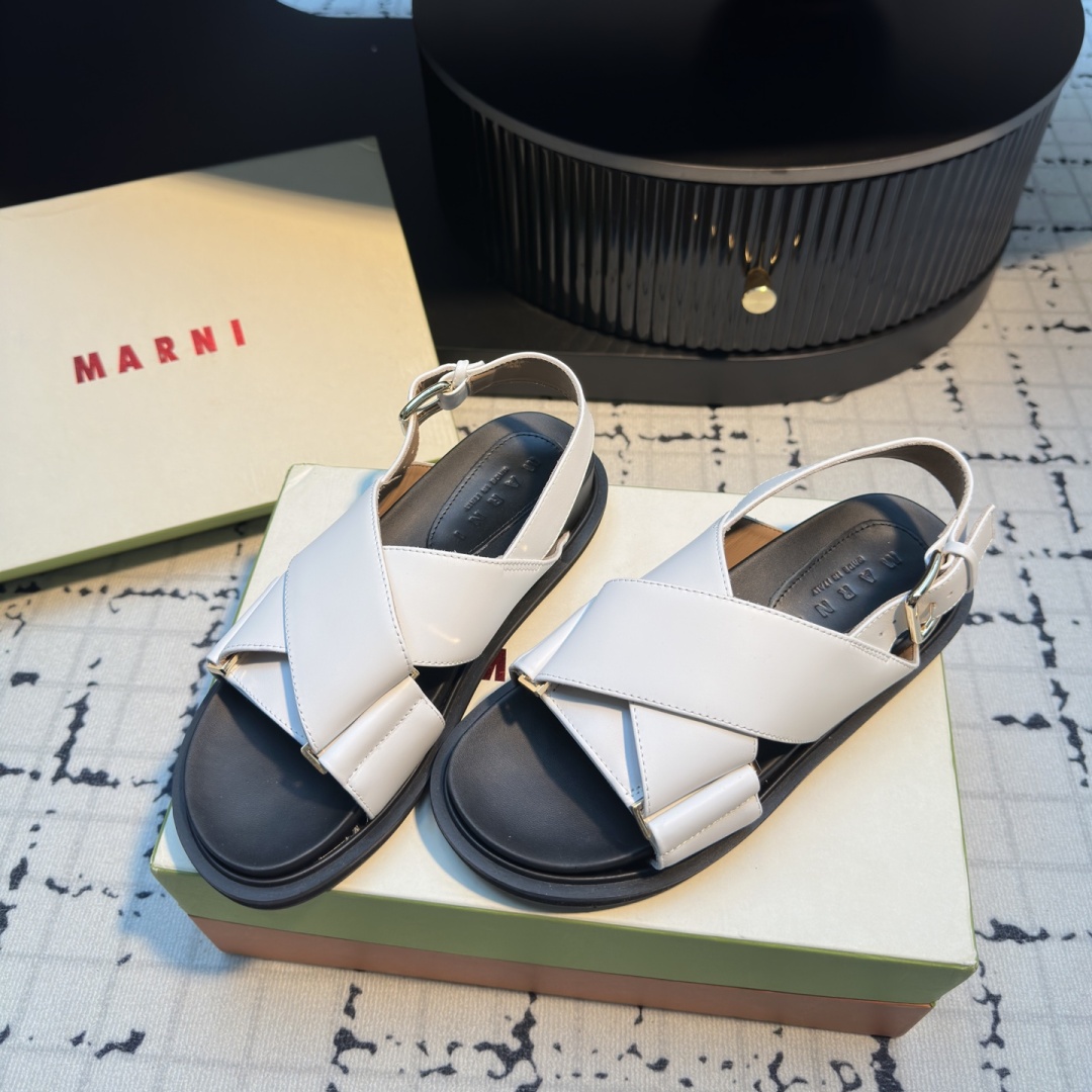 MARNI｜マルニ 春夏定番のフスベットシリーズ クロス