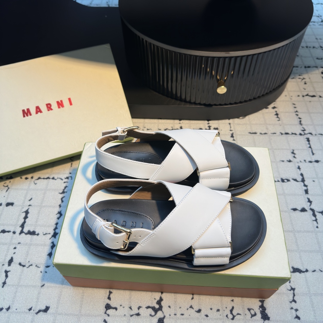 MARNI｜マルニ 春夏定番のフスベットシリーズ クロス