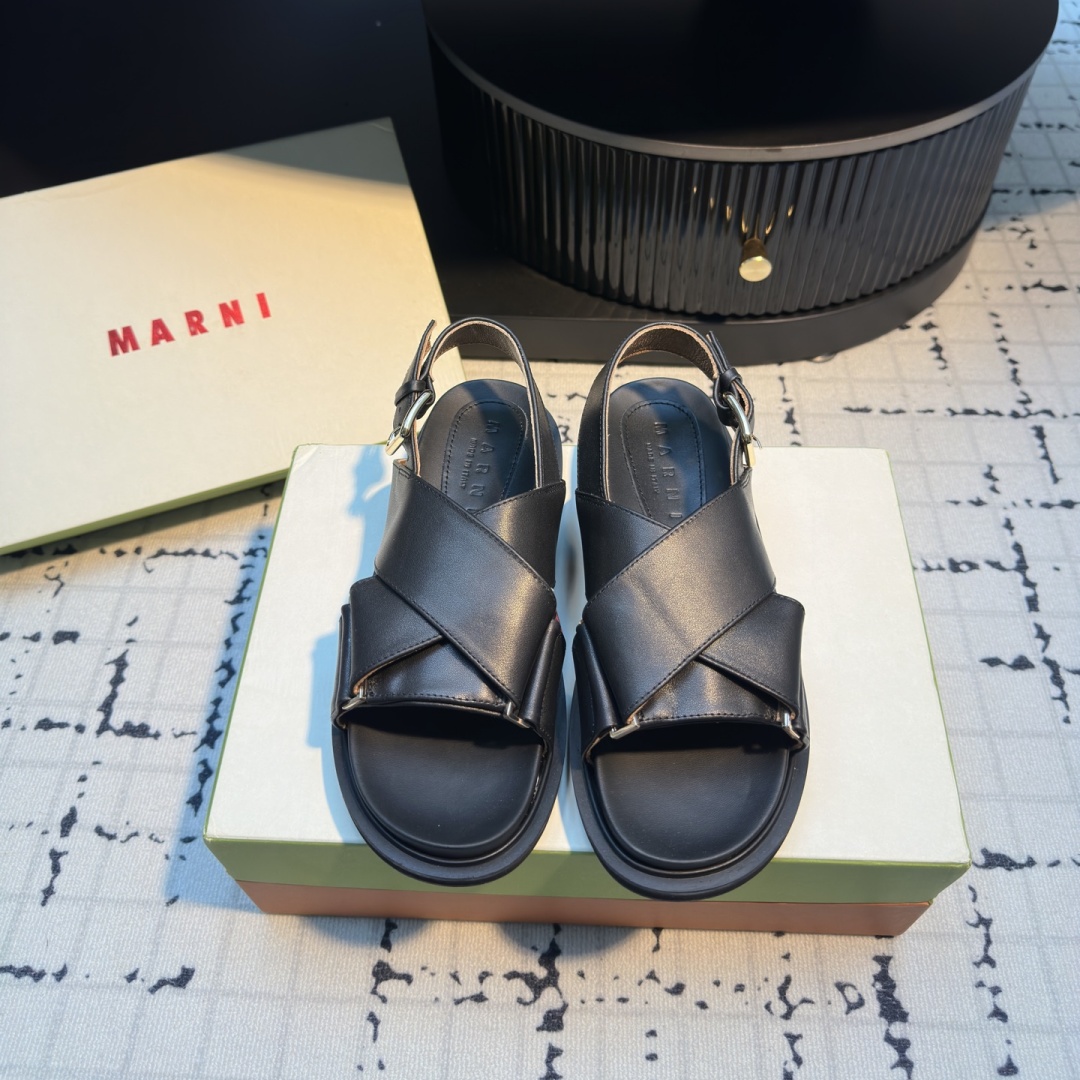 MARNI｜マルニ 春夏定番のフスベットシリーズ クロス